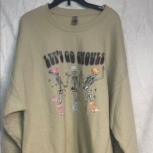 Gildan Tan Sweatshirt with Skeleton Print